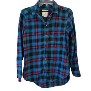 American Eagle Super Soft Boyfriend Fit Blue and Red Plaid Button-Up Flannel 💙